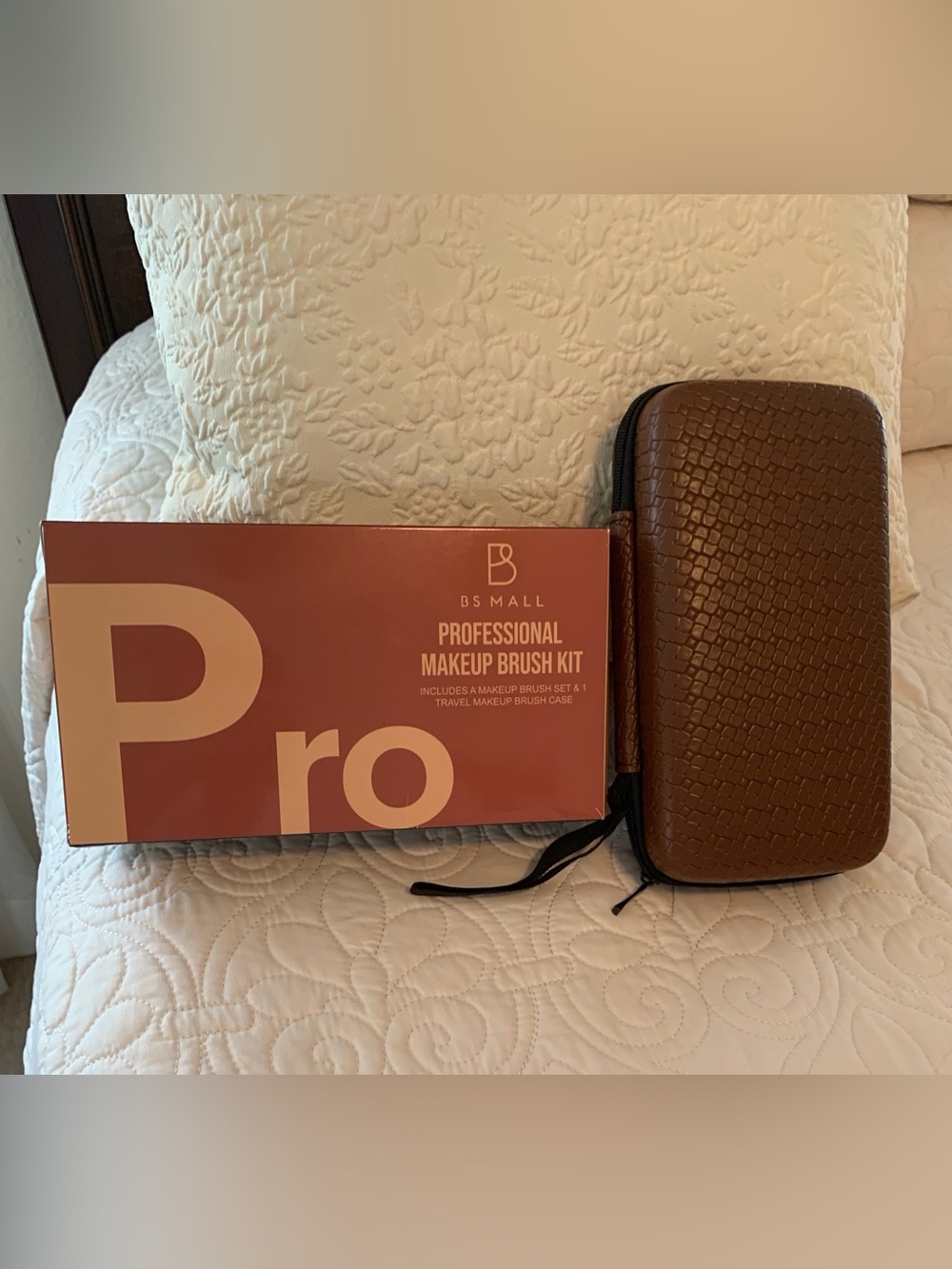 NWOT - BK MALL PROFESSIONAL MAKEUP BRUSH SET
